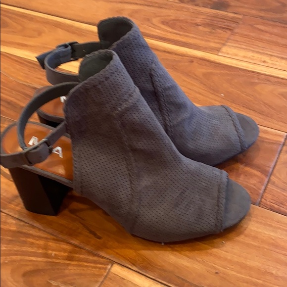 MIA booties - Picture 3 of 10